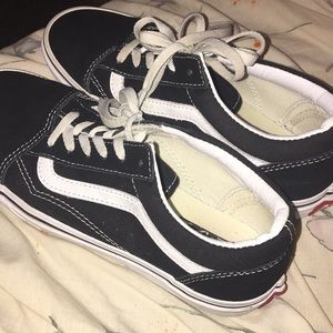 Black low top skater vans shoes